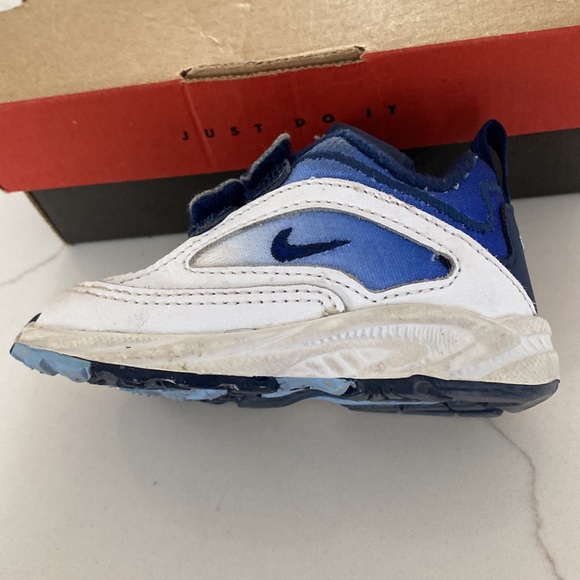 Nike Baby Velcro Sneakers  Sz 4c - Picture 3 of 10